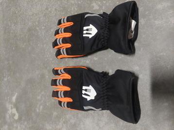 Takeaway handschoenen beschikbaar voor biedingen