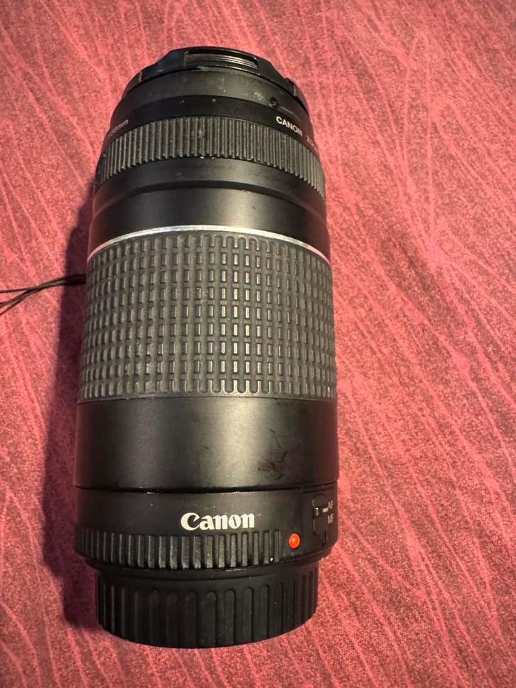 Canon 75-300mm lens in perfecte staat + covers, Audio, Tv en Foto, Foto | Lenzen en Objectieven, Gebruikt, Telelens, Zoom, Ophalen of Verzenden