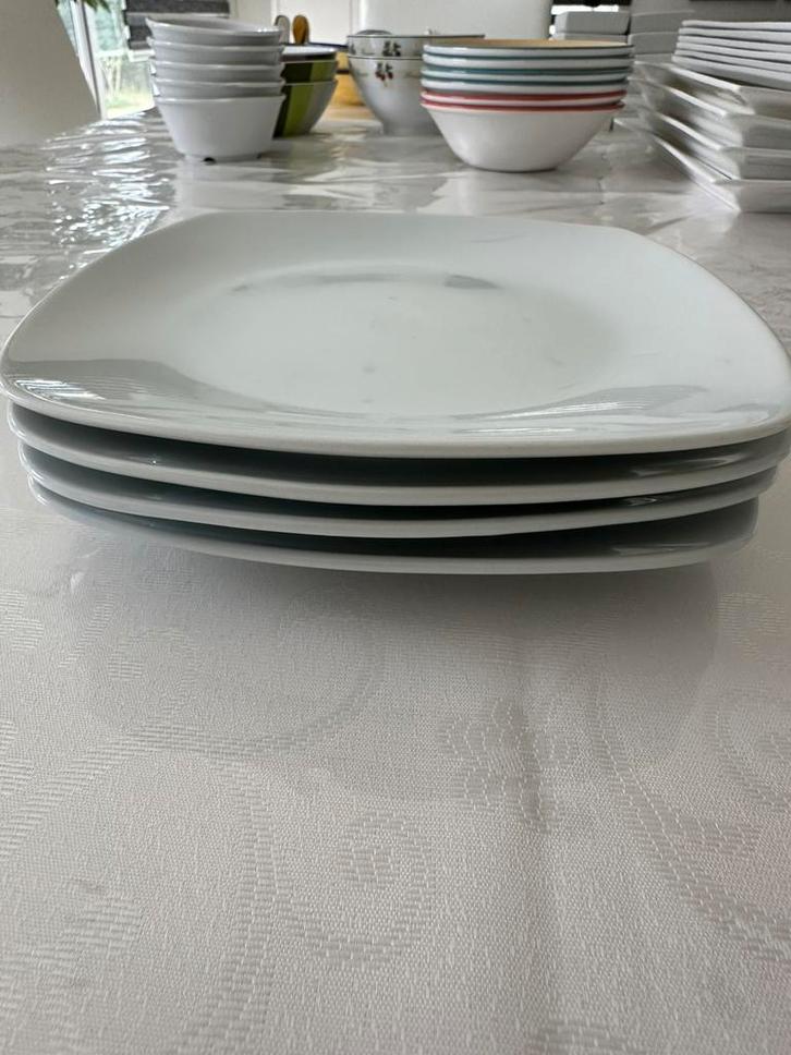 Lot de 4 assiettes (18x18 cm), Huis en Inrichting, Keuken | Servies, Zo goed als nieuw, Ophalen