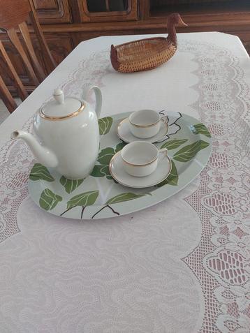 Koffieservies met dessertborden beschikbaar voor biedingen