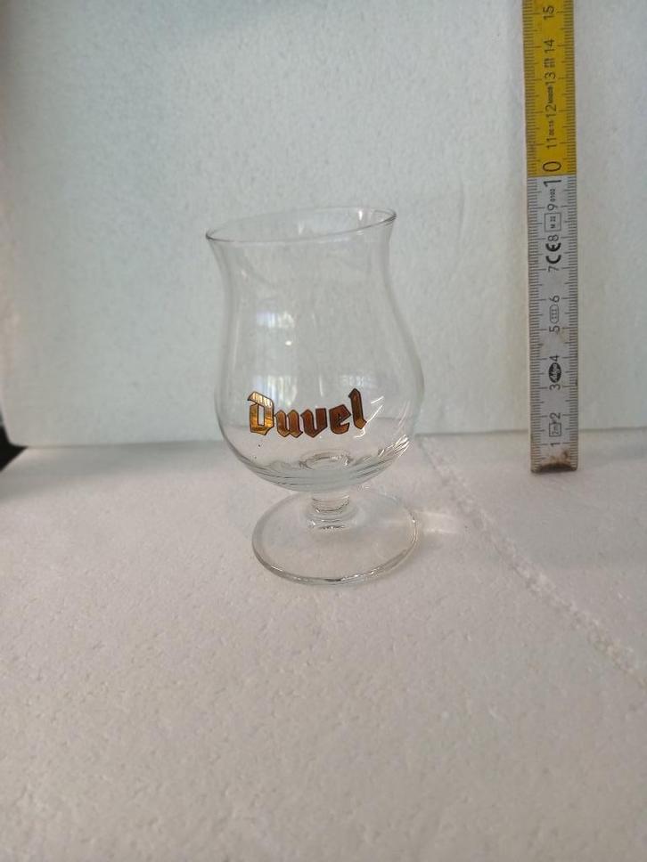 Zeer klein DUVEL glas met steel van 7,5 cl in perfecte staat, Verzamelen, Biermerken, Zo goed als nieuw, Glas of Glazen, Duvel