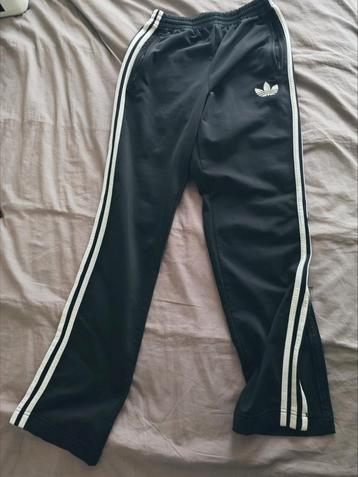 ADIDAS Joggingbroek maat S, recht model  beschikbaar voor biedingen