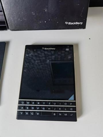 Compleet Nieuw blackberry passport  beschikbaar voor biedingen