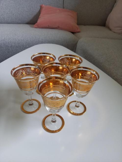 Vintage setje van 6 gouden glazen met rozen - perfecte staat, Collections, Verres & Petits Verres, Comme neuf, Autres types, Enlèvement