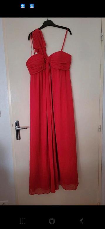 Robe de soirée Manoukian beschikbaar voor biedingen