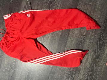 Adidas original broek maat M disponible aux enchères