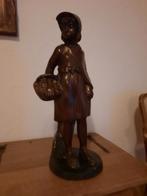mooi bronzen beeld - meisje met bloemenkorf., Antiek en Kunst, Ophalen