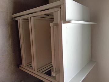 Aankleedtafel met bad beschikbaar voor biedingen