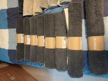 Lot van 15 nieuwe badkamermatten beschikbaar voor biedingen