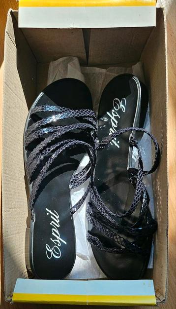 Te koop dames elegante slippers  beschikbaar voor biedingen
