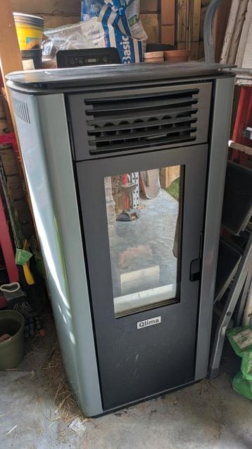 Pelletkachel Qlima Fiorina 90-2 S-Line 9.7Kw met wifi, Autres carburants, Comme neuf, Enlèvement, Poêle à granulés