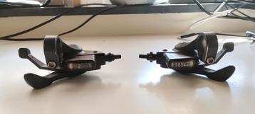 Manettes Shimano 3x8 vitesses beschikbaar voor biedingen