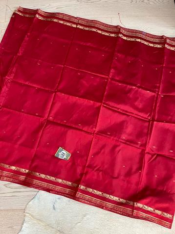 Zijde voor sarong, Enlèvement ou Envoi, Comme neuf, Rouge, Satin ou Soie
