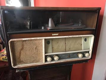 platenspeler radio beschikbaar voor biedingen