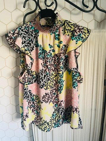 Allerlei kleding te koop beschikbaar voor biedingen