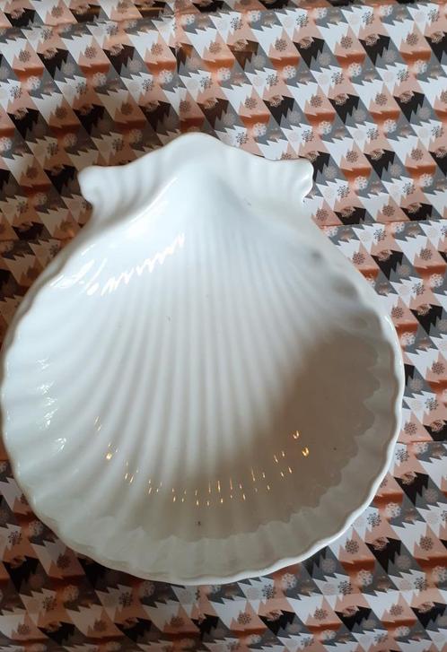 plat en porcelaine pour biscuit forme coquille, Antiek en Kunst, Antiek | Porselein, Ophalen of Verzenden
