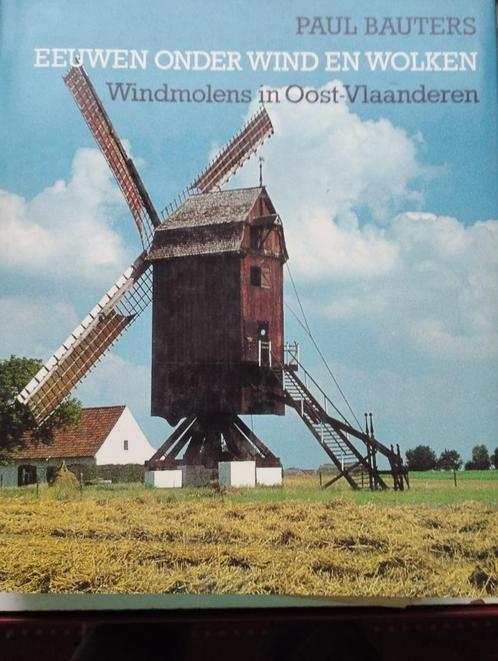 EEUWEN ONDER WIND EN WOLKEN - Windmolens in Oost-Vlaanderen, Boeken, Overige Boeken, Zo goed als nieuw, Ophalen