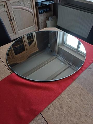 spiegel rond beschikbaar voor biedingen