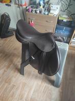 Acavallo Springzadel 17,5 inch, Dieren en Toebehoren, Paarden en Pony's | Zadels, Ophalen, Zo goed als nieuw, Springen