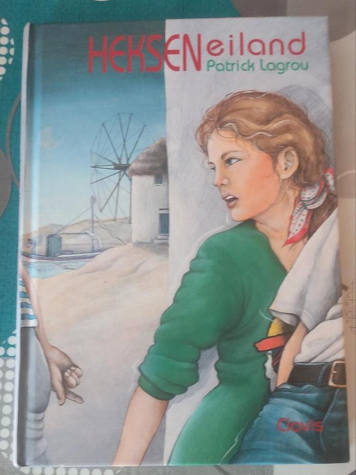 Patrick Lagrou Hekseneiland hardcover, Boeken, Kinderboeken | Jeugd | 13 jaar en ouder, Zo goed als nieuw, Ophalen of Verzenden
