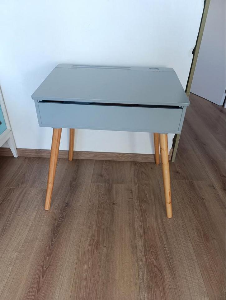 2x kinderbureau atmosphera, Kinderen en Baby's, Kinderkamer | Tafels en Stoelen, Ophalen