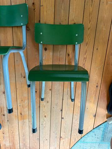 2 vintage kinderstoel kleuter jaren 60-70 beschikbaar voor biedingen