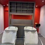 Labo kast voor een kapsalon er zijn nog materialen