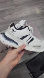 Balenciaga x Adidas Track Forum sneakers NIEUW, Nieuw, Sneakers, Ophalen of Verzenden, Wit