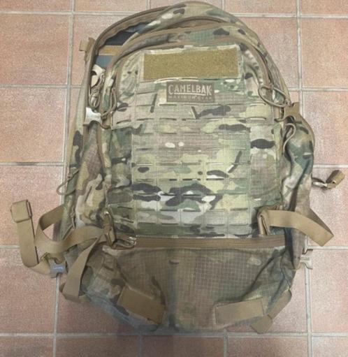 Camelbak skirmish 100 oz Multicam Bag, Verzamelen, Militaria | Algemeen, Ophalen of Verzenden