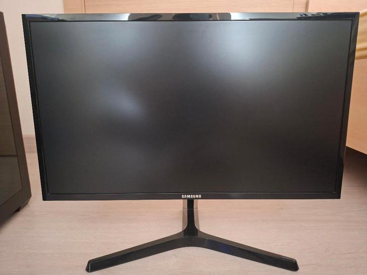 Écran Samsung 24" Full HD – HDMI, Informatique & Logiciels, Moniteurs, 60 Hz ou moins, HDMI, VGA, Gaming, IPS, Full HD, Enlèvement