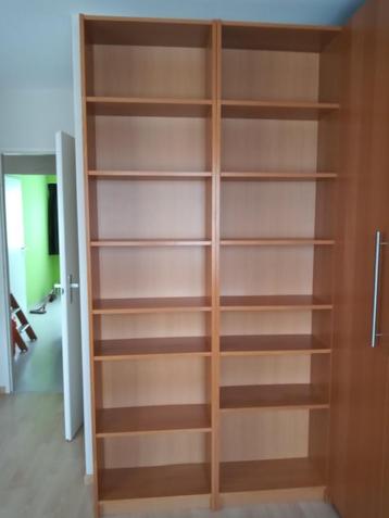 2 boekenkasten  beschikbaar voor biedingen
