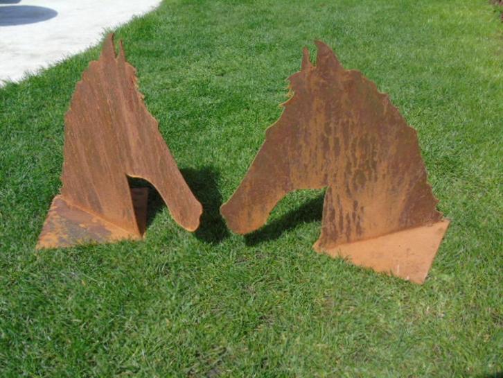 roestig smeedijzeren paardenbeeld op bord, set van 2 stuks, Tuin en Terras, Tuinbeelden, Nieuw, Dierenbeeld, Metaal, Ophalen of Verzenden