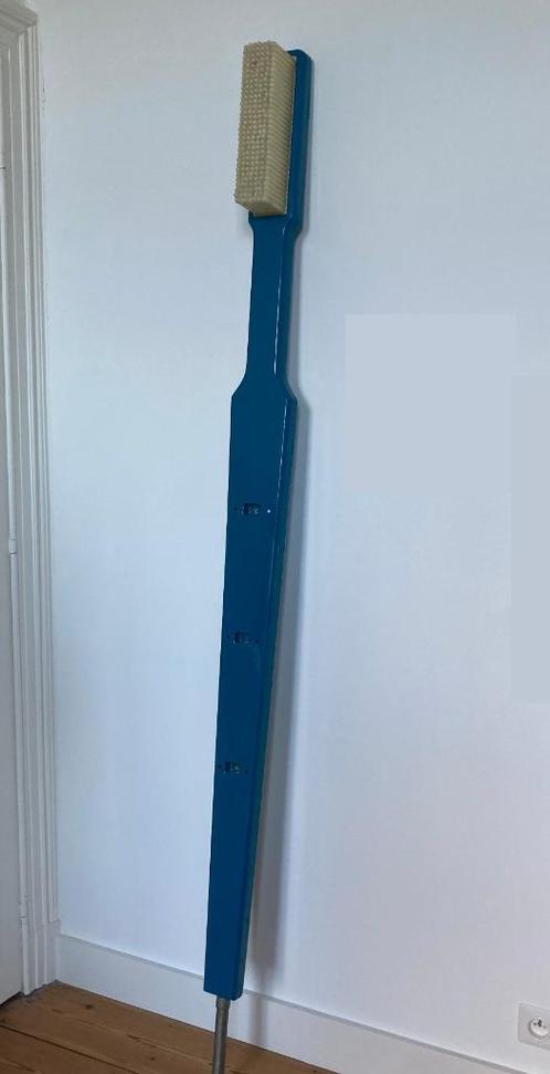 Grote blauwe borstel voor grote monden van meer dan 2 m, Antiek en Kunst, Curiosa en Brocante, Ophalen