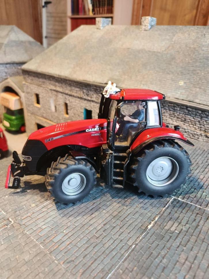 Case IH 340 Magnum Siku tractor met chauffeur, Hobby en Vrije tijd, Modelauto's | 1:32, Zo goed als nieuw, Tractor of Landbouw