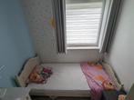 Kinderslaapkamer: bed, lattenbodem,matras,nachtkast, spiegel, Gebruikt, Matras, Ophalen