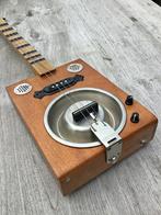 Dog Bowl Resonator Cigar Box Guitar, Muziek en Instrumenten, Ophalen of Verzenden, Zo goed als nieuw, Hollow body