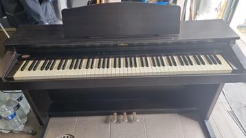 Piano Roland HP235 en très bon état 