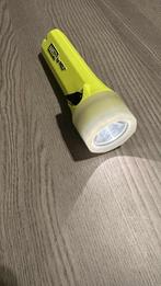 MSA XP LED Helmlamp / Zaklamp – Robuust – Glow-in-the-dark, Caravans en Kamperen, Zaklampen, Ophalen, Nieuw, Batterij