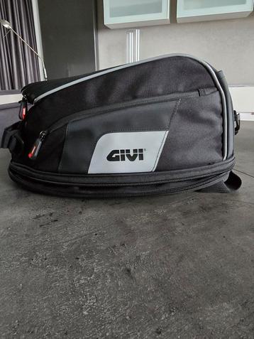 15 liter tank tas van givi.