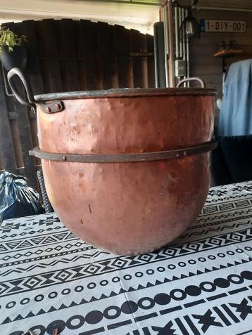 Grote Koperen Ketel. beschikbaar voor biedingen