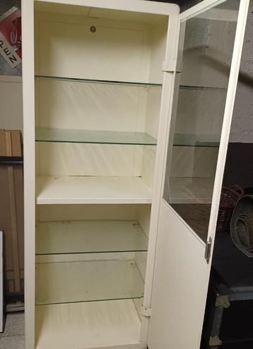 Antieke apothekers kast, Ophalen