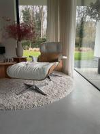 Eames lounge chair wit leder - eiken of Essen hout, Huis en Inrichting, Ophalen, Zo goed als nieuw, Hout