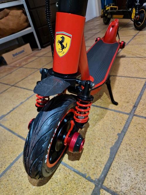 Elektrische step Ninebot Max G30 Ferarri 45km/h., Fietsen en Brommers, Steps, Zo goed als nieuw, Ophalen