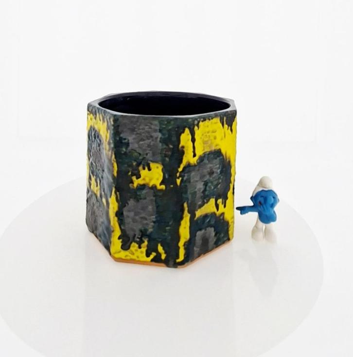 Gele decagon bloempot Marei | 20-2, Antiek en Kunst, Antiek | Vazen, Ophalen of Verzenden