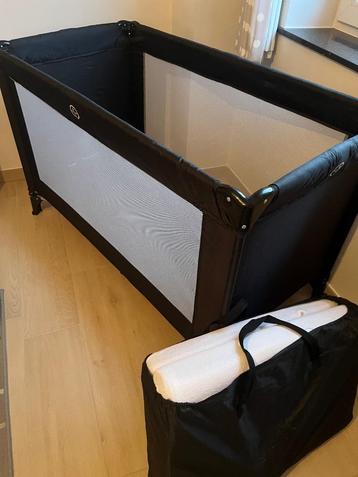 Reisbed met matras en hoes beschikbaar voor biedingen