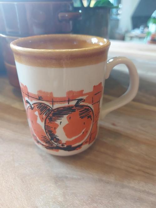 Vintage Staffordshire mok – Made in England, Huis en Inrichting, Keuken | Servies, Zo goed als nieuw, Kop(pen) en/of Schotel(s)