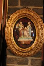 Kader globe Heilige familie, Ophalen