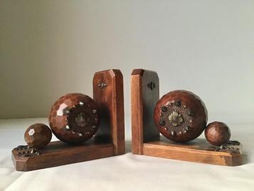 2 vintage houten boekensteunen beschikbaar voor biedingen