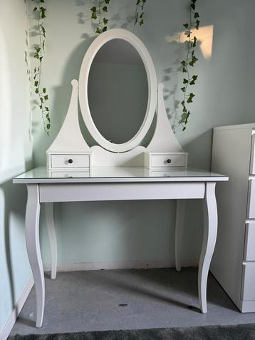 Toilettafel met spiegel, make up tafel IKEA (zeer goed) beschikbaar voor biedingen