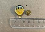 Pin’s montgolfière jaune, Collections, Broches, Pins & Badges, Enlèvement ou Envoi, Comme neuf, Transport, Insigne ou Pin's
